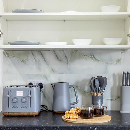 Rnm - Upgraded Business Stay For Travelling Contractors, All Amenities, Private Access Entire Place, Kitchen & Washroom, Smart Tv, Easy Access, Parking Nearby Cradley Heath Buitenkant foto