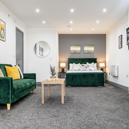 Rnm - Upgraded Business Stay For Travelling Contractors, All Amenities, Private Access Entire Place, Kitchen & Washroom, Smart Tv, Easy Access, Parking Nearby Cradley Heath Buitenkant foto