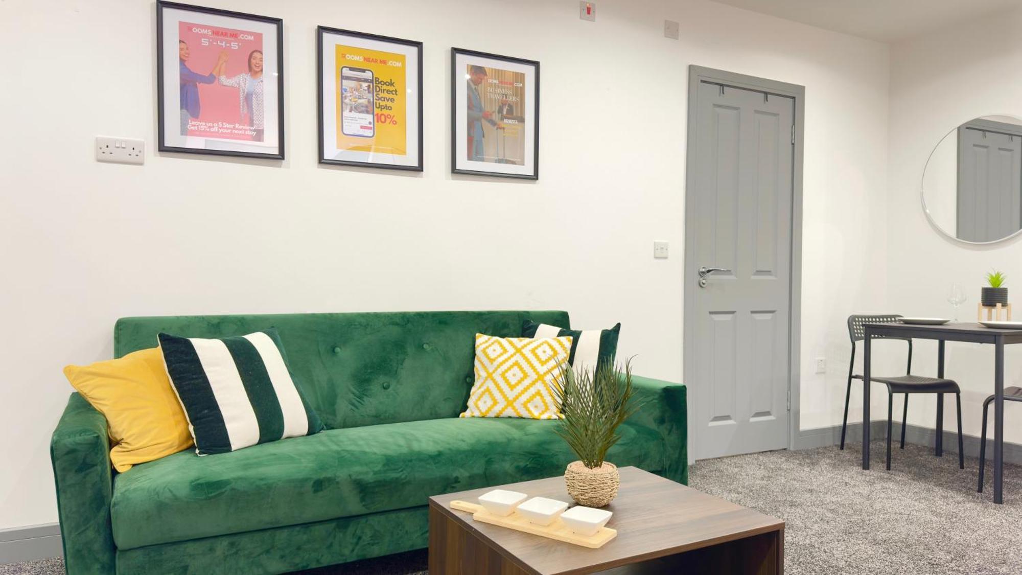 Rnm - Upgraded Business Stay For Travelling Contractors, All Amenities, Private Access Entire Place, Kitchen & Washroom, Smart Tv, Easy Access, Parking Nearby Cradley Heath Buitenkant foto