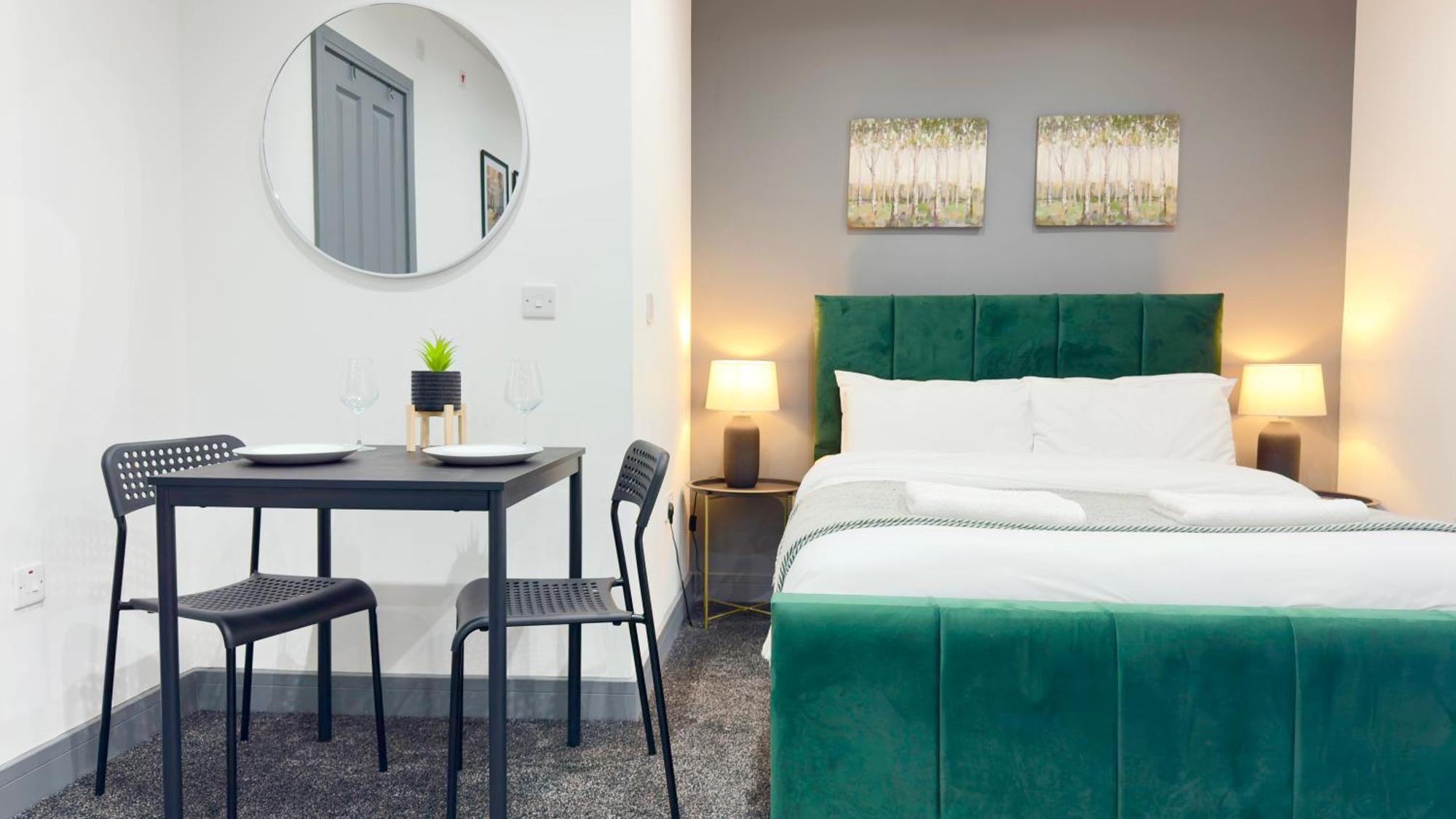 Rnm - Upgraded Business Stay For Travelling Contractors, All Amenities, Private Access Entire Place, Kitchen & Washroom, Smart Tv, Easy Access, Parking Nearby Cradley Heath Buitenkant foto