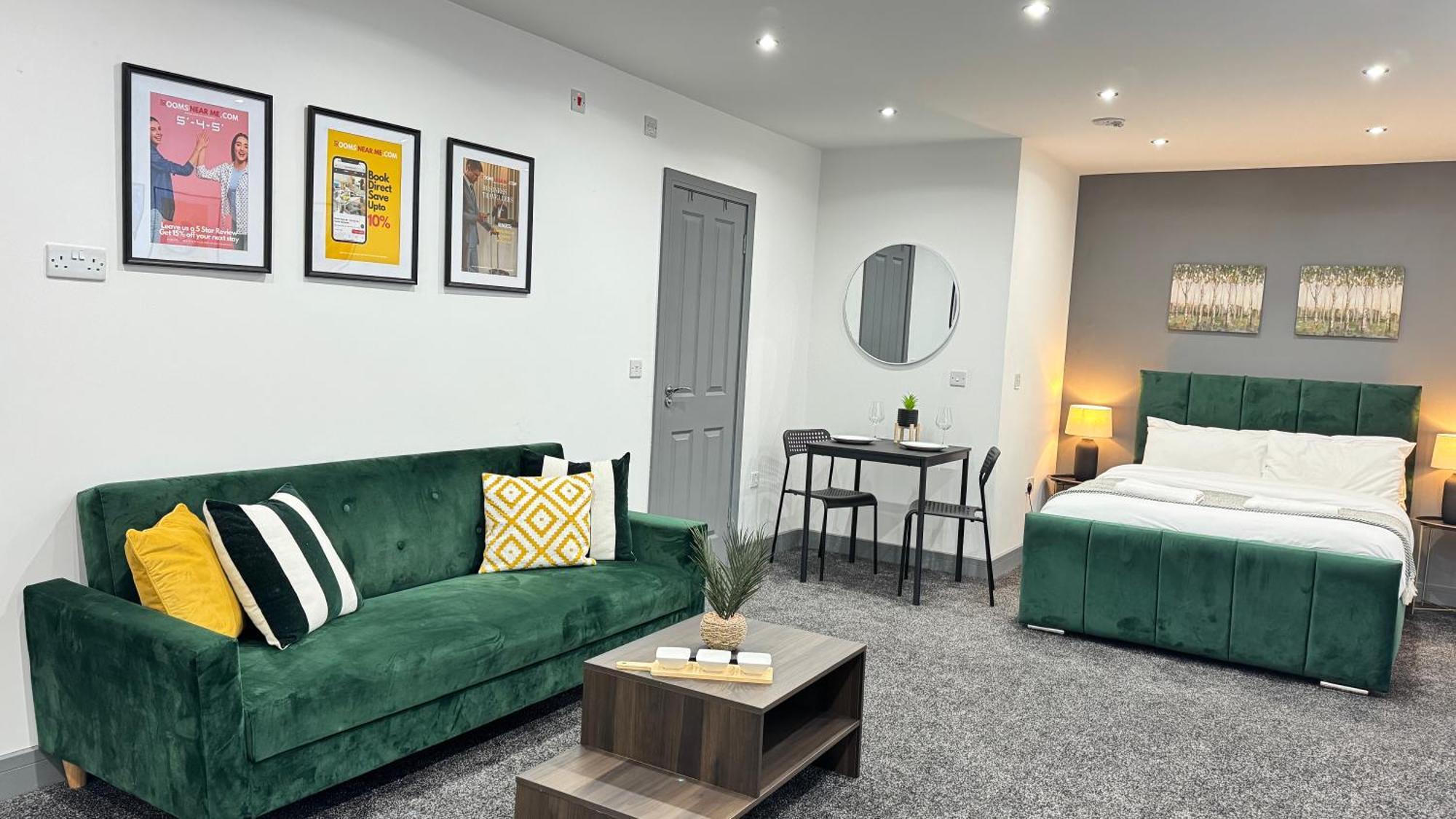 Rnm - Upgraded Business Stay For Travelling Contractors, All Amenities, Private Access Entire Place, Kitchen & Washroom, Smart Tv, Easy Access, Parking Nearby Cradley Heath Buitenkant foto