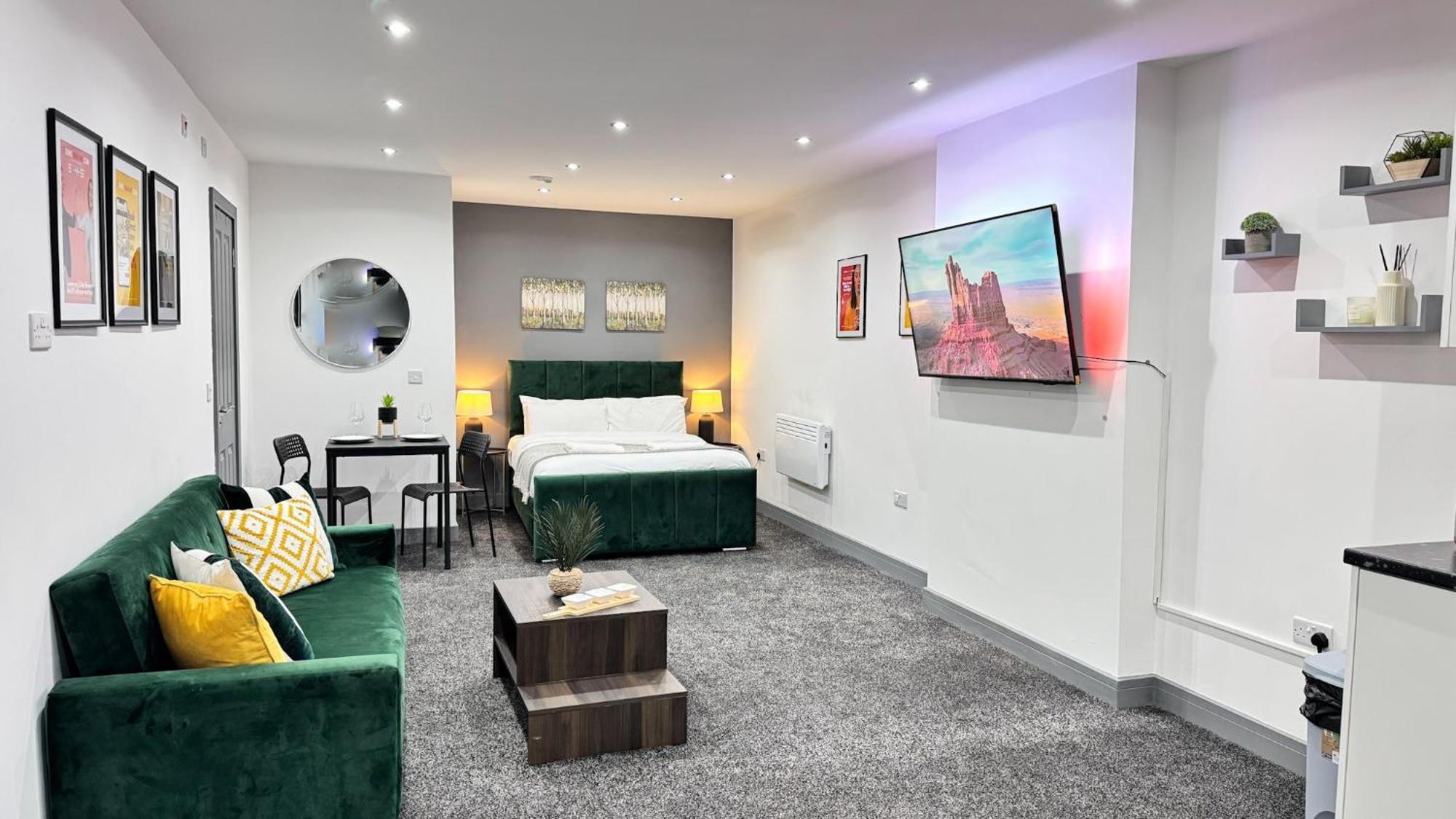 Rnm - Upgraded Business Stay For Travelling Contractors, All Amenities, Private Access Entire Place, Kitchen & Washroom, Smart Tv, Easy Access, Parking Nearby Cradley Heath Buitenkant foto