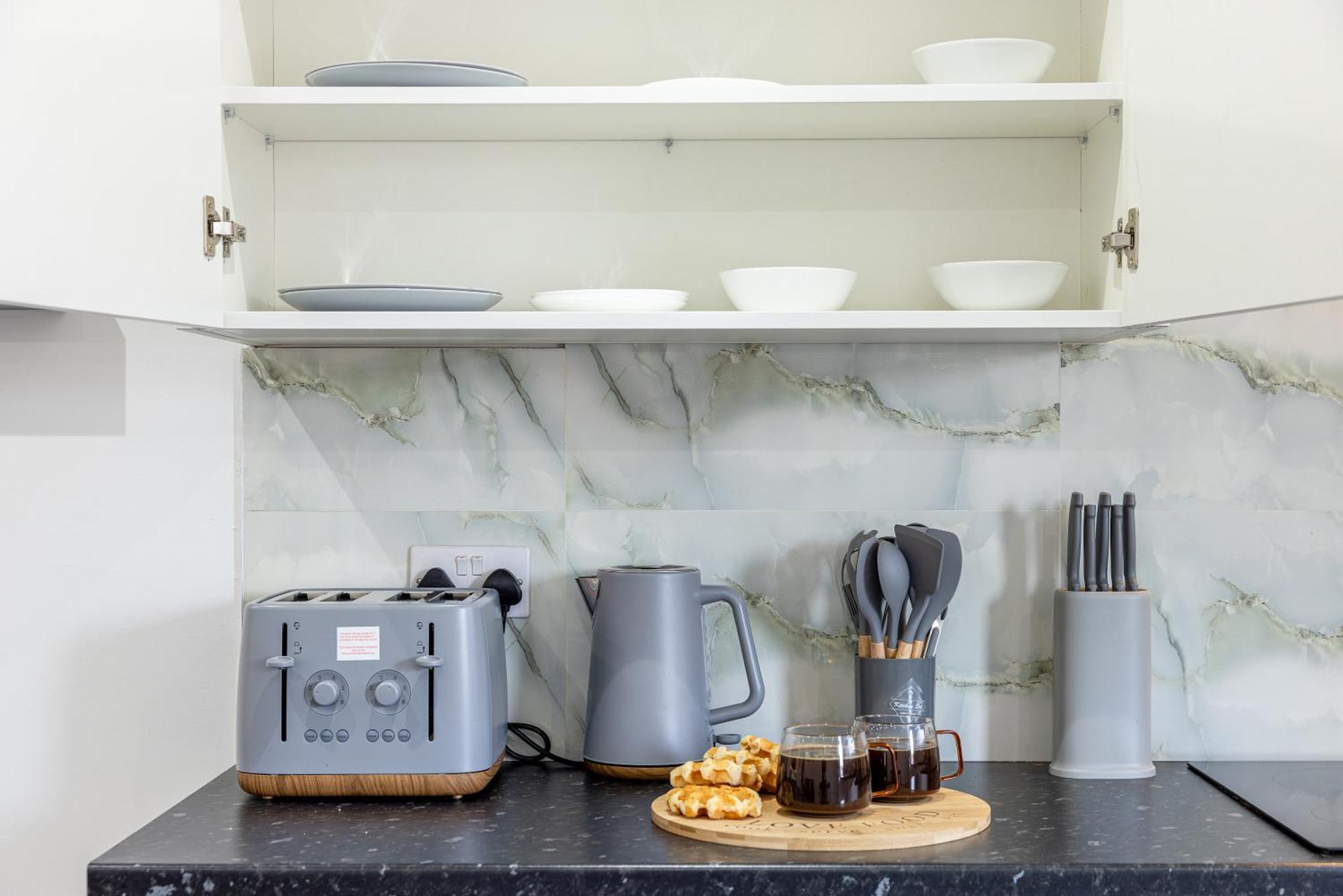 Rnm - Upgraded Business Stay For Travelling Contractors, All Amenities, Private Access Entire Place, Kitchen & Washroom, Smart Tv, Easy Access, Parking Nearby Cradley Heath Buitenkant foto
