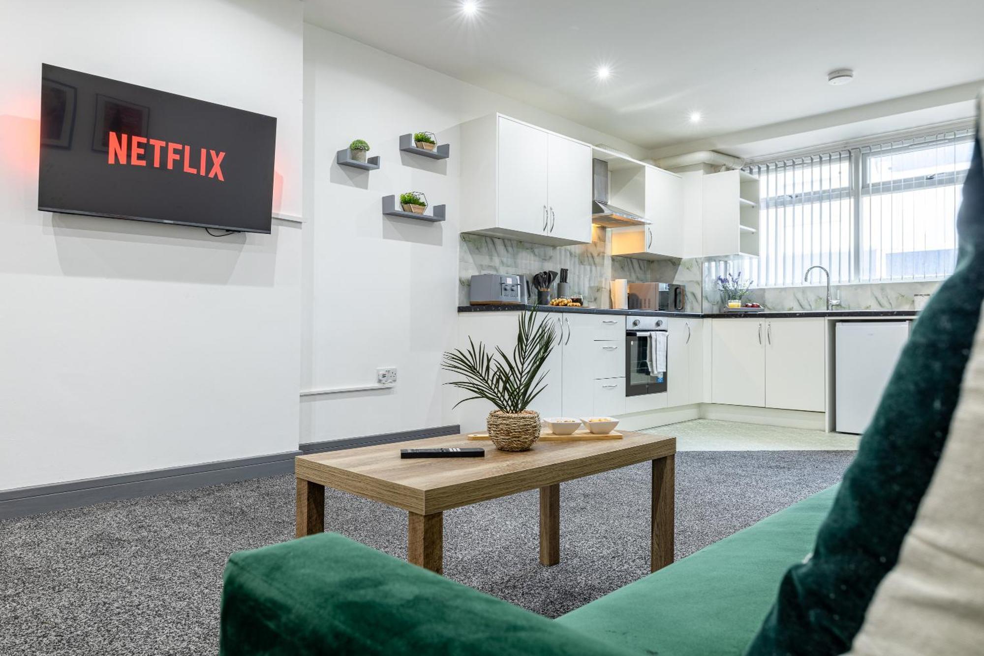 Rnm - Upgraded Business Stay For Travelling Contractors, All Amenities, Private Access Entire Place, Kitchen & Washroom, Smart Tv, Easy Access, Parking Nearby Cradley Heath Buitenkant foto