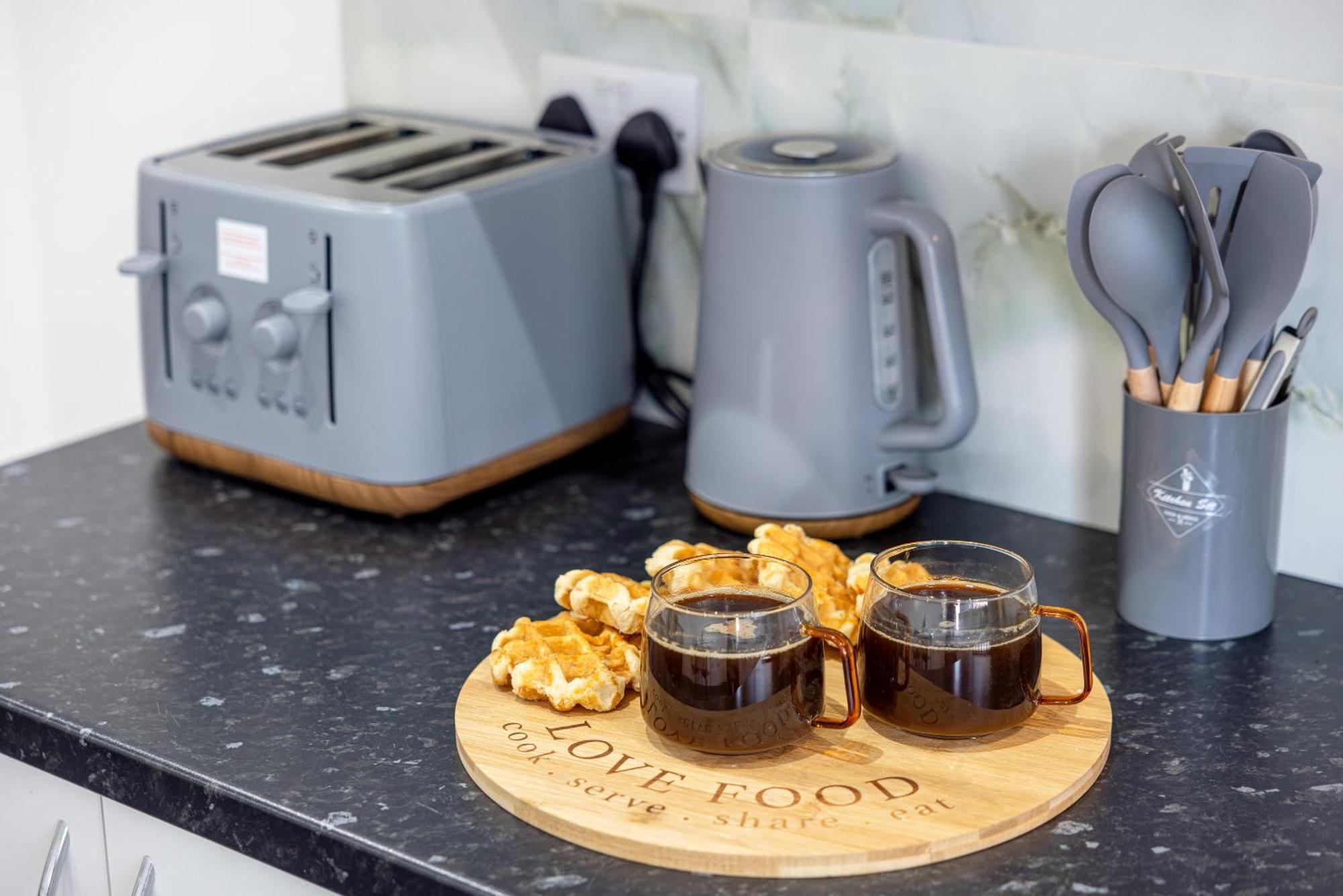 Rnm - Upgraded Business Stay For Travelling Contractors, All Amenities, Private Access Entire Place, Kitchen & Washroom, Smart Tv, Easy Access, Parking Nearby Cradley Heath Buitenkant foto