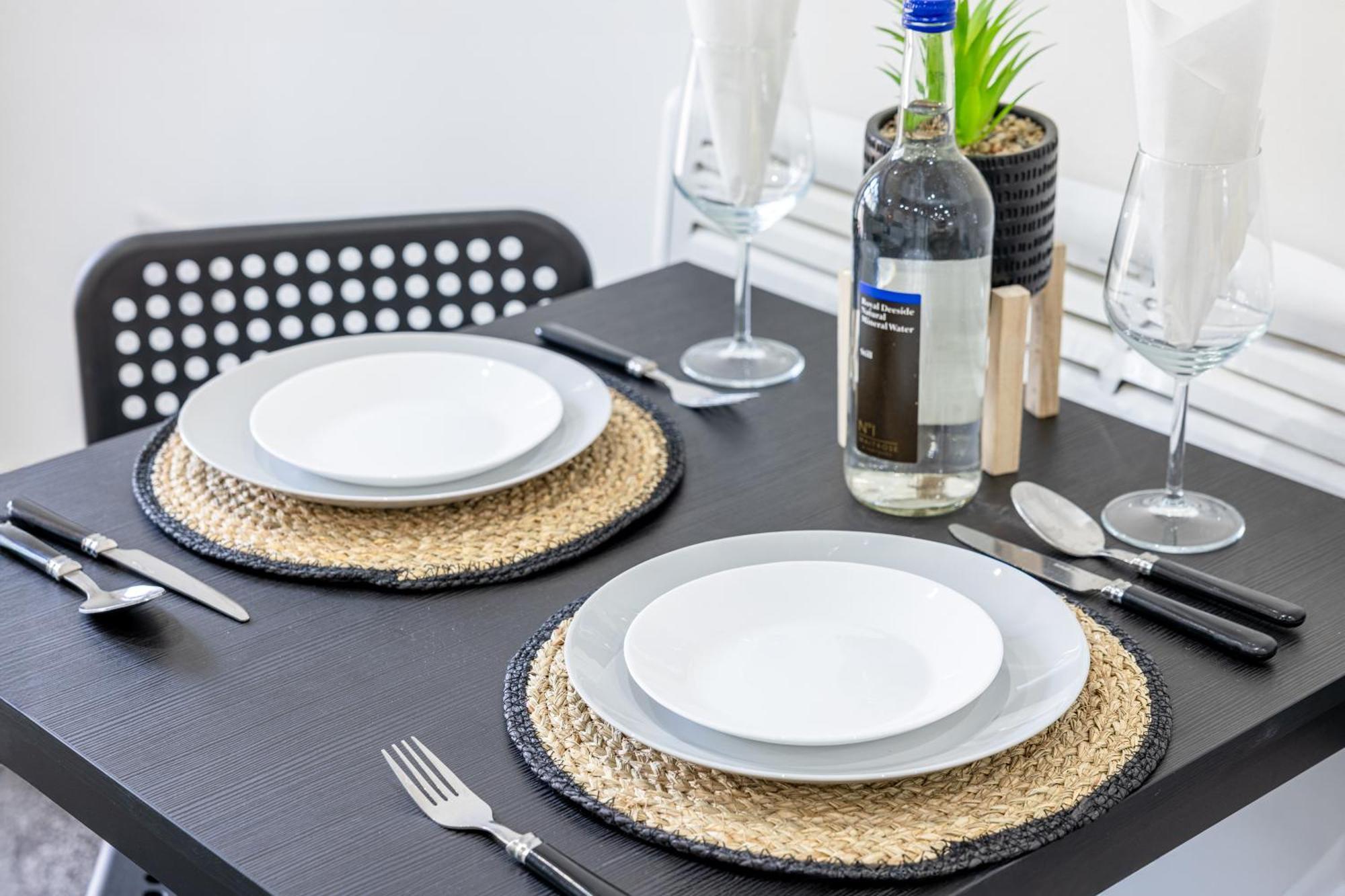 Rnm - Upgraded Business Stay For Travelling Contractors, All Amenities, Private Access Entire Place, Kitchen & Washroom, Smart Tv, Easy Access, Parking Nearby Cradley Heath Buitenkant foto