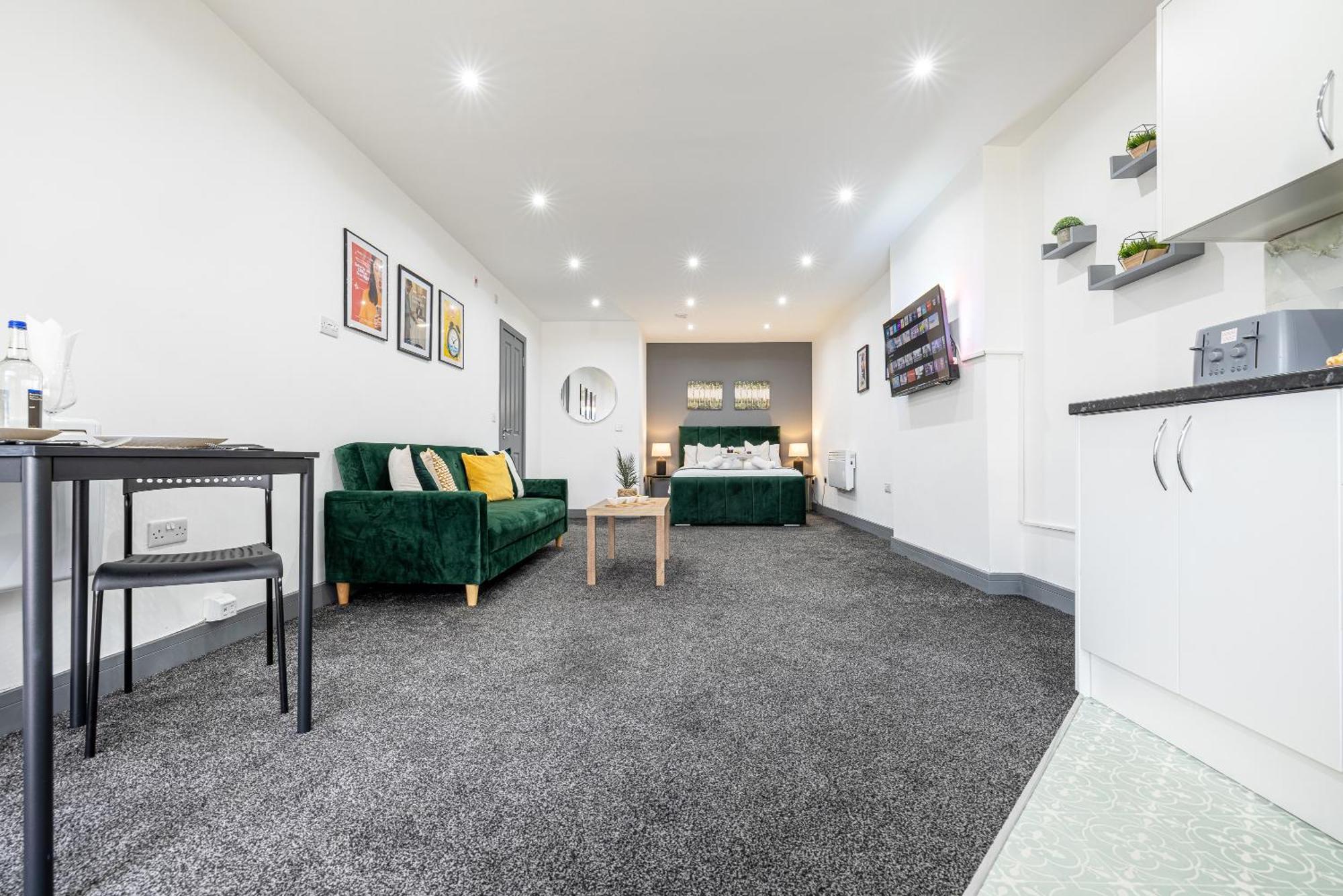 Rnm - Upgraded Business Stay For Travelling Contractors, All Amenities, Private Access Entire Place, Kitchen & Washroom, Smart Tv, Easy Access, Parking Nearby Cradley Heath Buitenkant foto