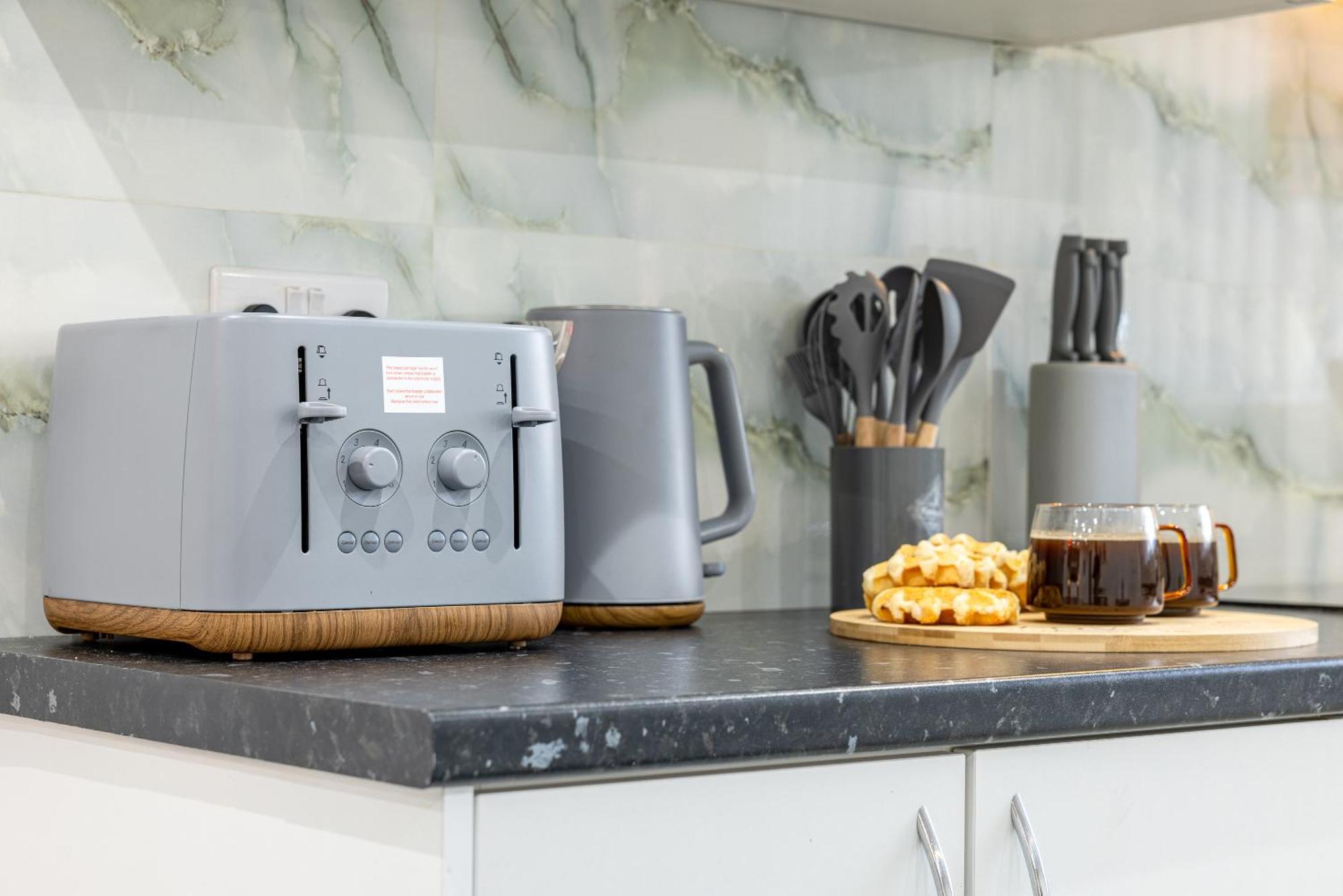 Rnm - Upgraded Business Stay For Travelling Contractors, All Amenities, Private Access Entire Place, Kitchen & Washroom, Smart Tv, Easy Access, Parking Nearby Cradley Heath Buitenkant foto
