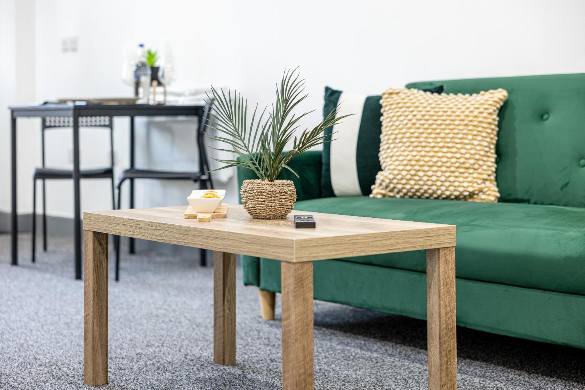 Rnm - Upgraded Business Stay For Travelling Contractors, All Amenities, Private Access Entire Place, Kitchen & Washroom, Smart Tv, Easy Access, Parking Nearby Cradley Heath Buitenkant foto